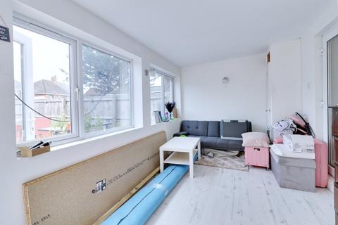 24 Myrtle Grove, Aveley, South Ockendon, RM15 4JB