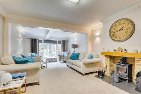 60 Broad Walk, Hockley, SS5 5DF