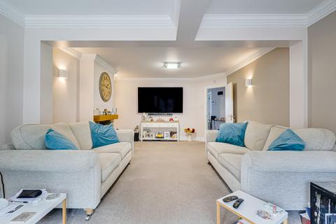 60 Broad Walk, Hockley, SS5 5DF