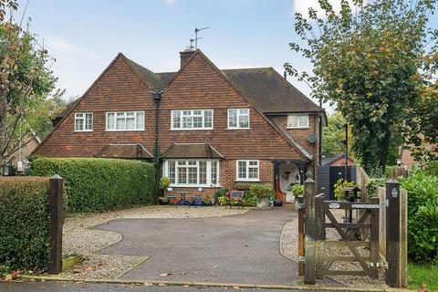 8 Netherne Drive, Coulsdon, CR5 1NQ
