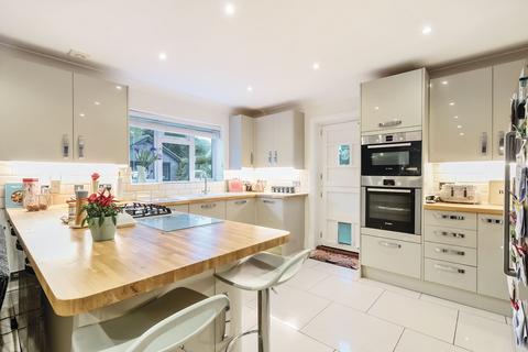 8 Netherne Drive, Coulsdon, CR5 1NQ