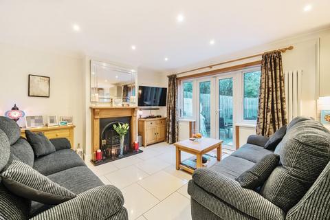 8 Netherne Drive, Coulsdon, CR5 1NQ