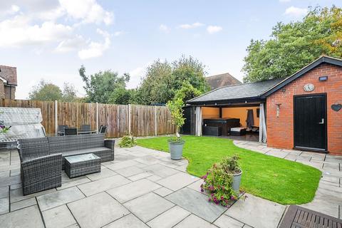 8 Netherne Drive, Coulsdon, CR5 1NQ