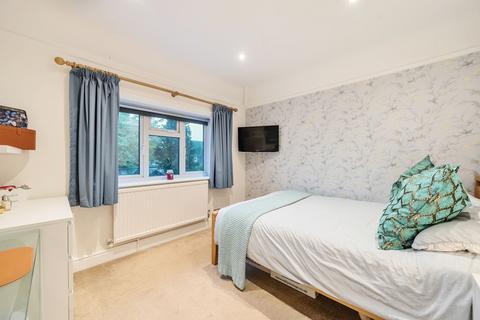 8 Netherne Drive, Coulsdon, CR5 1NQ