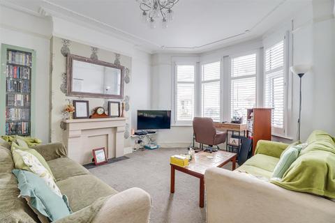 1 bedroom flat for sale, Silverdale Avenue, Westcliff-On-Sea SS0