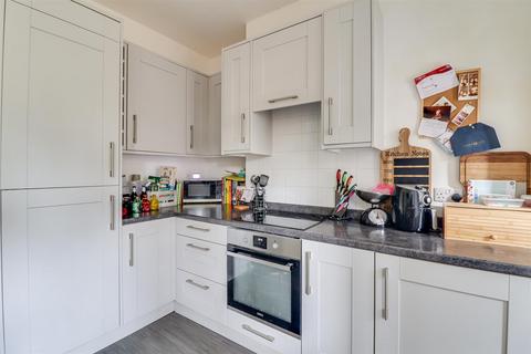 1 bedroom flat for sale, Silverdale Avenue, Westcliff-On-Sea SS0