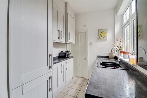 1 bedroom flat for sale, Silverdale Avenue, Westcliff-On-Sea SS0