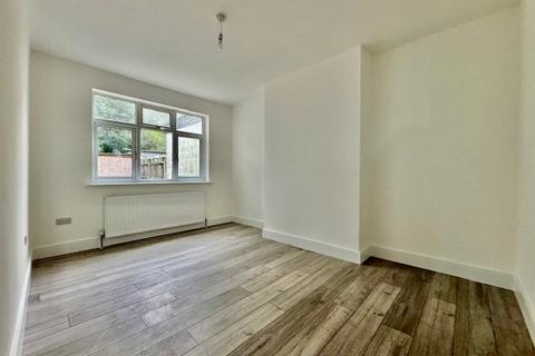 5 bedroom semi-detached house to rent, Bouverie Road, Harrow HA1