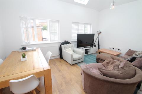 2 bedroom maisonette to rent, West Valley Road, Hemel Hempstead