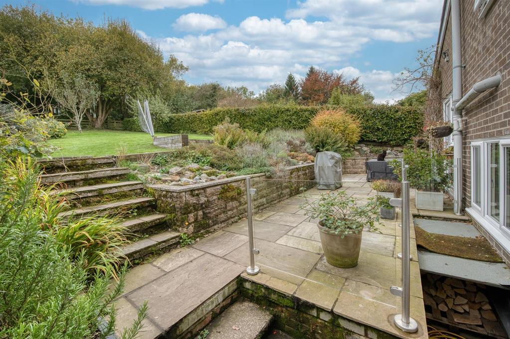 Garden   dining patio.jpg