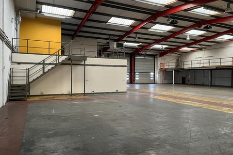 Warehouse to rent, Newport Pagnell MK16