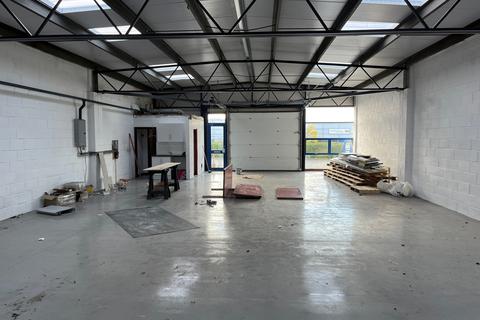 Warehouse to rent, Milton Keynes MK14