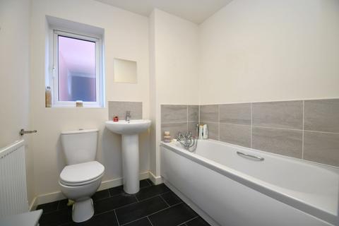 15 Riverside Way, Salford, M6 6HN