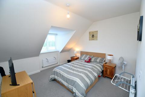 15 Riverside Way, Salford, M6 6HN