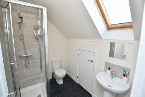 15 Riverside Way, Salford, M6 6HN