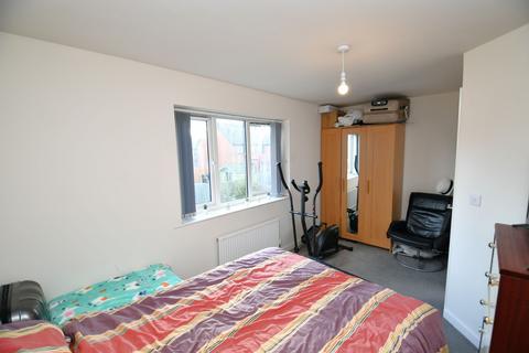 15 Riverside Way, Salford, M6 6HN