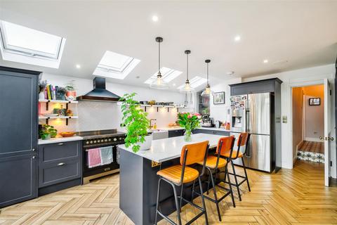 4 bedroom terraced house for sale, Wellesley Road, Wanstead