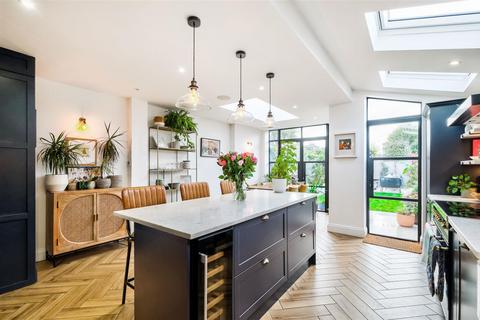 4 bedroom terraced house for sale, Wellesley Road, Wanstead