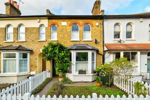 17 Wellesley Road, London, E11 2HG