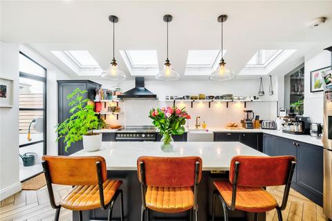 17 Wellesley Road, London, E11 2HG