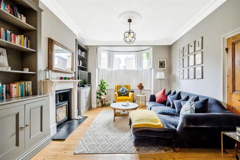 17 Wellesley Road, London, E11 2HG