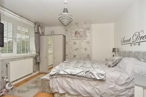 8 Vincent Gardens, Sheerness, ME12 1XU