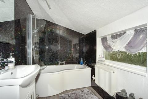 8 Vincent Gardens, Sheerness, ME12 1XU