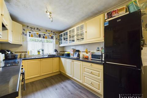 3 bedroom terraced house for sale, Quilter Road, Basingstoke RG22