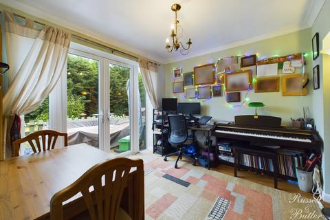 9 Westfields, Buckingham, MK18 1DZ