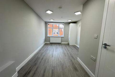 2 bedroom flat to rent, HIGH STREET, SUTTON