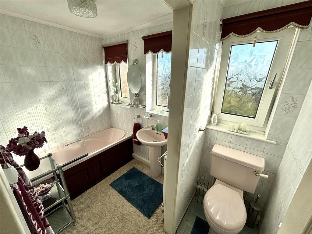 Family Bathroom/WC