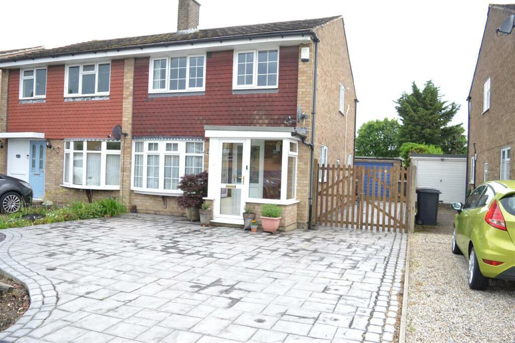 Drive, Chelmsford, CM2 3 bed house to rent £1,750 pcm (£404 pw)