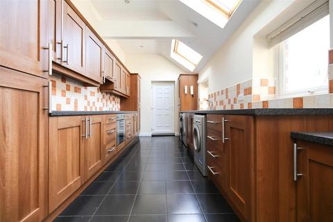 6 bedroom maisonette to rent, Lavender Gardens, Newcastle Upon Tyne NE2