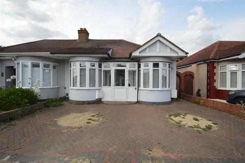 4 bedroom semi-detached bungalow to rent, Randall Drive, Hornchurch