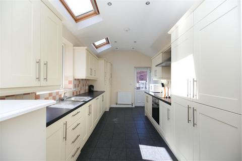 6 bedroom maisonette to rent, Lavender Gardens, Newcastle Upon Tyne NE2