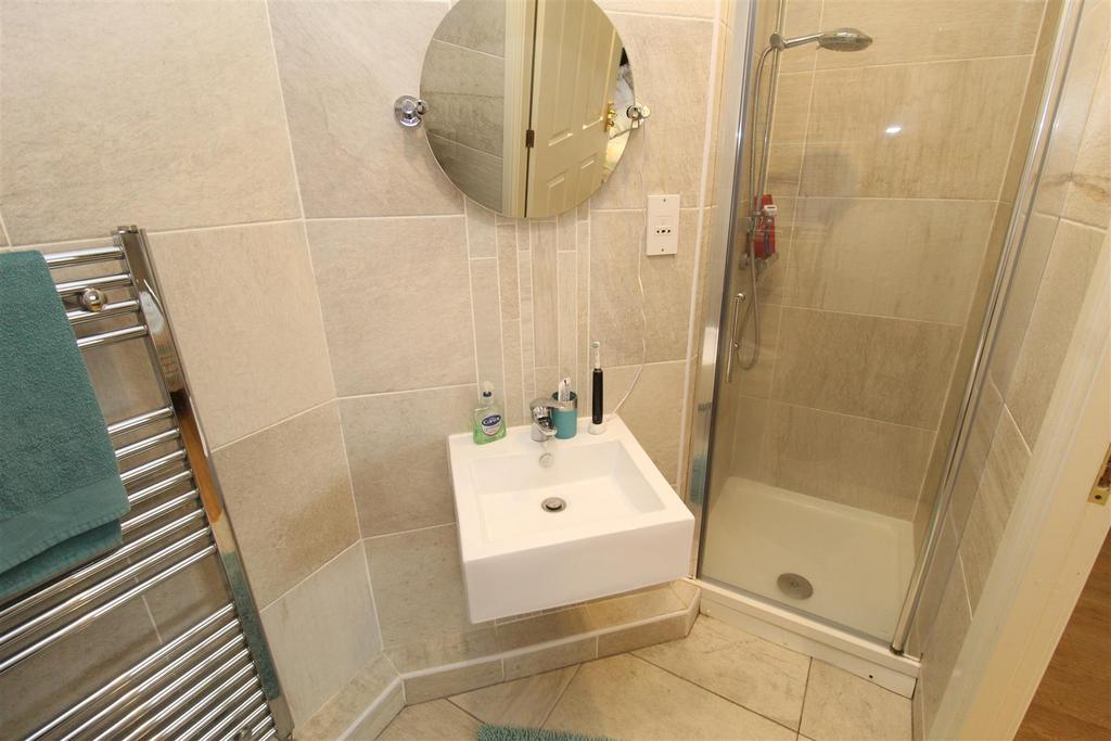 Ensuite1.JPG