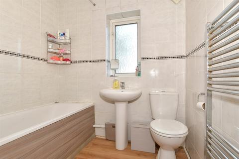 2 Blaker Avenue, Rochester, ME1 2RU
