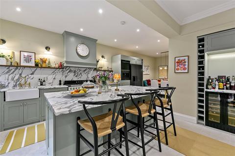 25 King George Square, Richmond, TW10 6LF