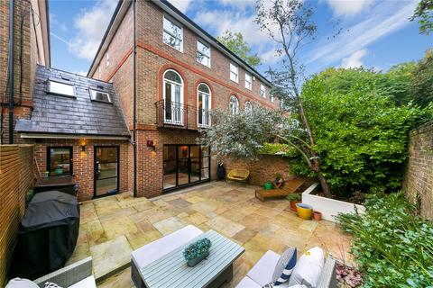 25 King George Square, Richmond, TW10 6LF
