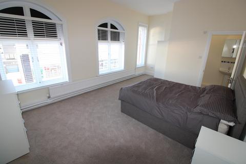 1 bedroom in a house share to rent, High Street, Burton upon Trent DE14