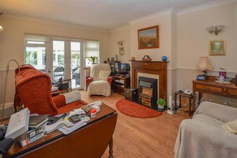 15 Whitby Avenue, Ingrave, Brentwood, CM13 3NT