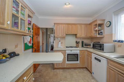 15 Whitby Avenue, Ingrave, Brentwood, CM13 3NT