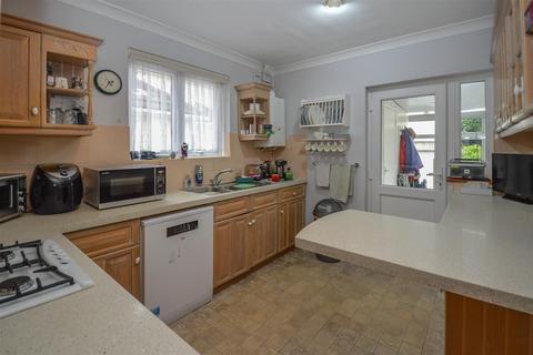 15 Whitby Avenue, Ingrave, Brentwood, CM13 3NT