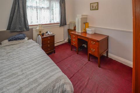 15 Whitby Avenue, Ingrave, Brentwood, CM13 3NT