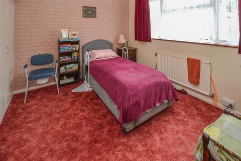 15 Whitby Avenue, Ingrave, Brentwood, CM13 3NT
