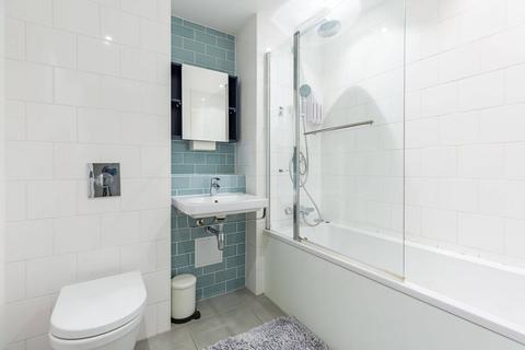 2 bedroom flat to rent, Discovery Tower,, Canning Town, London, E16