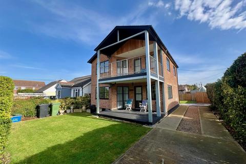 3 bedroom detached house for sale, Spa Drive, St. Lawrence, Southminster