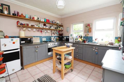 2 bedroom apartment for sale, Queens Road, Worthing BN11