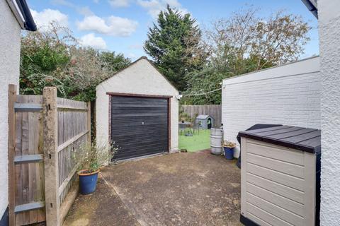 3 bedroom detached bungalow to rent, Third Close, West Molesey KT8