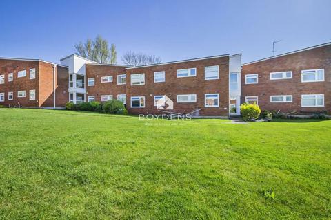 3 bedroom flat for sale, Linkside, ., Frinton-on-Sea, Essex, CO13 9EN